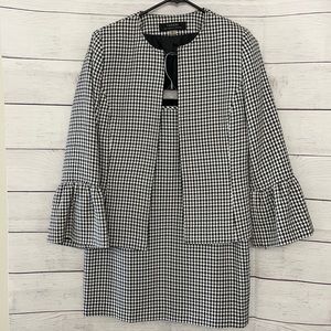 Tahari Skirt Suit size 4